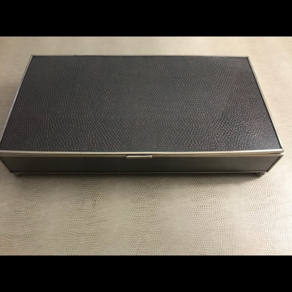 NWT Aero Skin & Glass Box